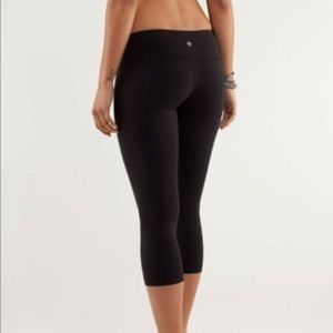 Lululemon Mid Rise cropped leggings